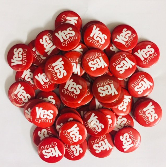 Wear it with pride. 

One small badge... with such a poweful message: 
"We put Wales 1st!"

More at our shop:
yes.cymru/shop
#IndyWales