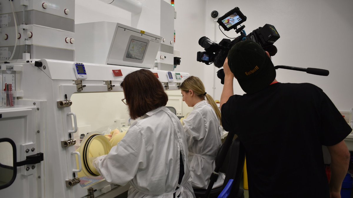 UKHSA's tweet photo. Vaccines have been a vital public health tool in recent generations, saving millions of lives, in turn protecting public services and economies. 

Take a deeper look at how we’re working to develop future vaccines: https://t.co/ulmmH0iljB
#Vaccines #Science https://t.co/nUnDyHYb2i