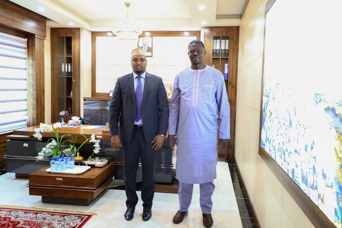 NBS_Somalia's tweet photo. UNFPA Nigeria Chief Census Technical Advisor (CTA) is in the country for a brief scoping mission regarding #Somalia preparations for the census exercise. CTA &amp; @UNFPA_SOMALIA delegation paid a courtesy call on H.E @HonBeenebeene of @MoPIED_Somalia @SharmarkeFarah @abdirahm_omar https://t.co/ONYXqWRZ0m