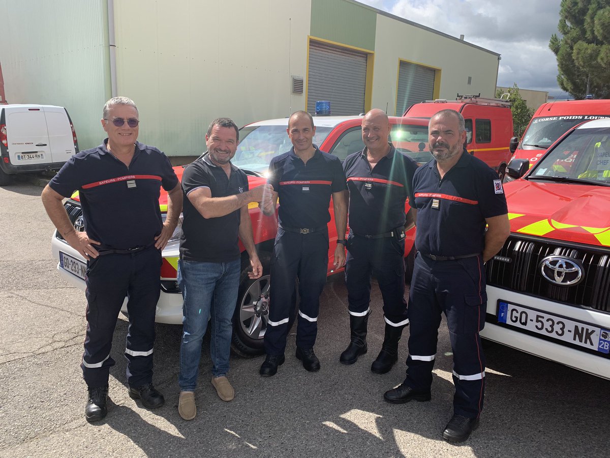 ThierryNutti's tweet photo. Le Pdt du CASIS Hyacinthe Vanni et le Colonel PIERI remettaient ce matin les clés de 3 véhicules de commandement opérationnel aux Centres de secours de Bastia, Lucciana et Calvi en présence des chefs de groupement et de centre concernés. La fierté et le plaisir étaient au RDV. https://t.co/2yu1pFtPBo