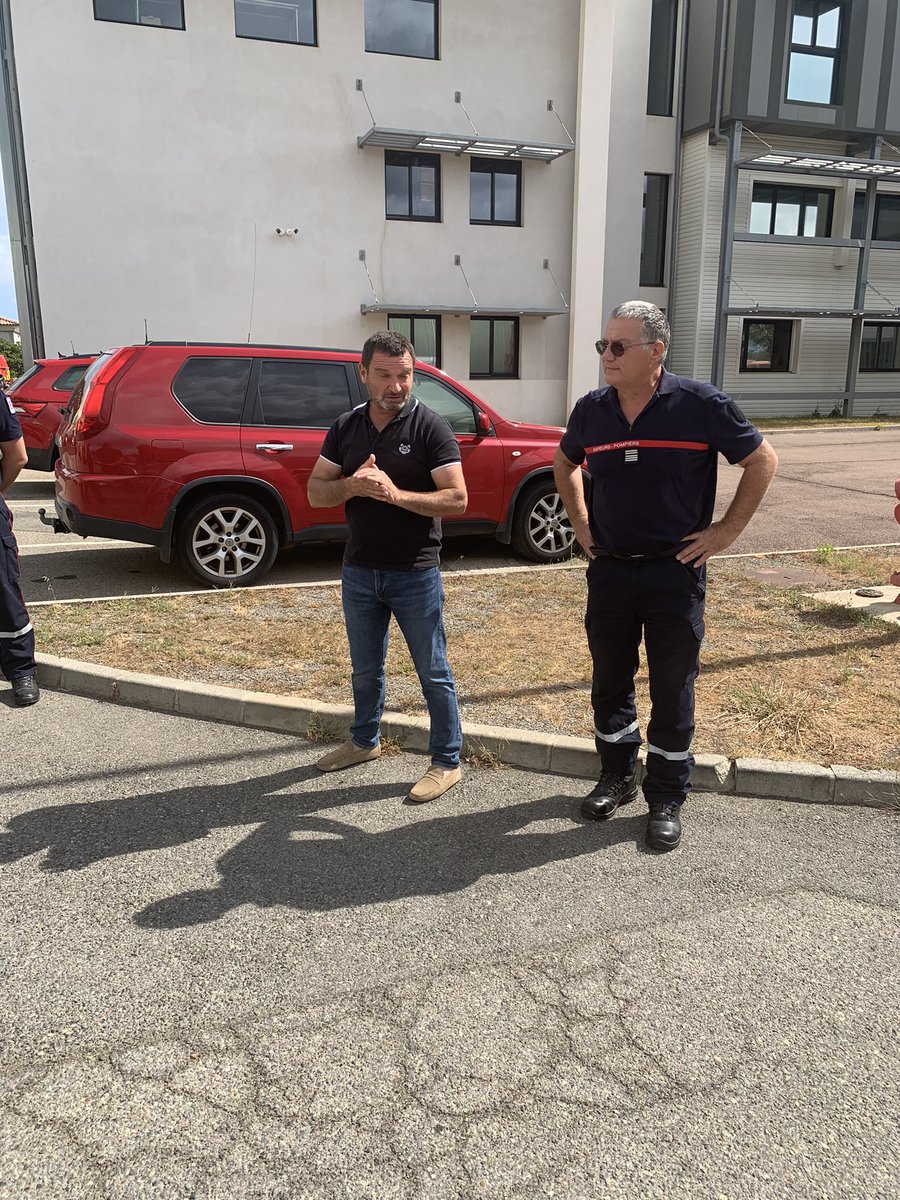 ThierryNutti's tweet photo. Le Pdt du CASIS Hyacinthe Vanni et le Colonel PIERI remettaient ce matin les clés de 3 véhicules de commandement opérationnel aux Centres de secours de Bastia, Lucciana et Calvi en présence des chefs de groupement et de centre concernés. La fierté et le plaisir étaient au RDV. https://t.co/2yu1pFtPBo