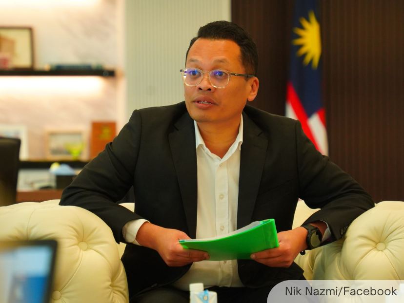 NewsBFM's tweet photo. 1. The project to construct a new airport on Pulau Tioman has been cancelled, says natural resources, environment and climate change minister Nik Nazmi.

He adds, the Cabinet agreed in principle not to continue with the plan, which would involve 76% of reclaimed land. https://t.co/6LNnOYFe4k