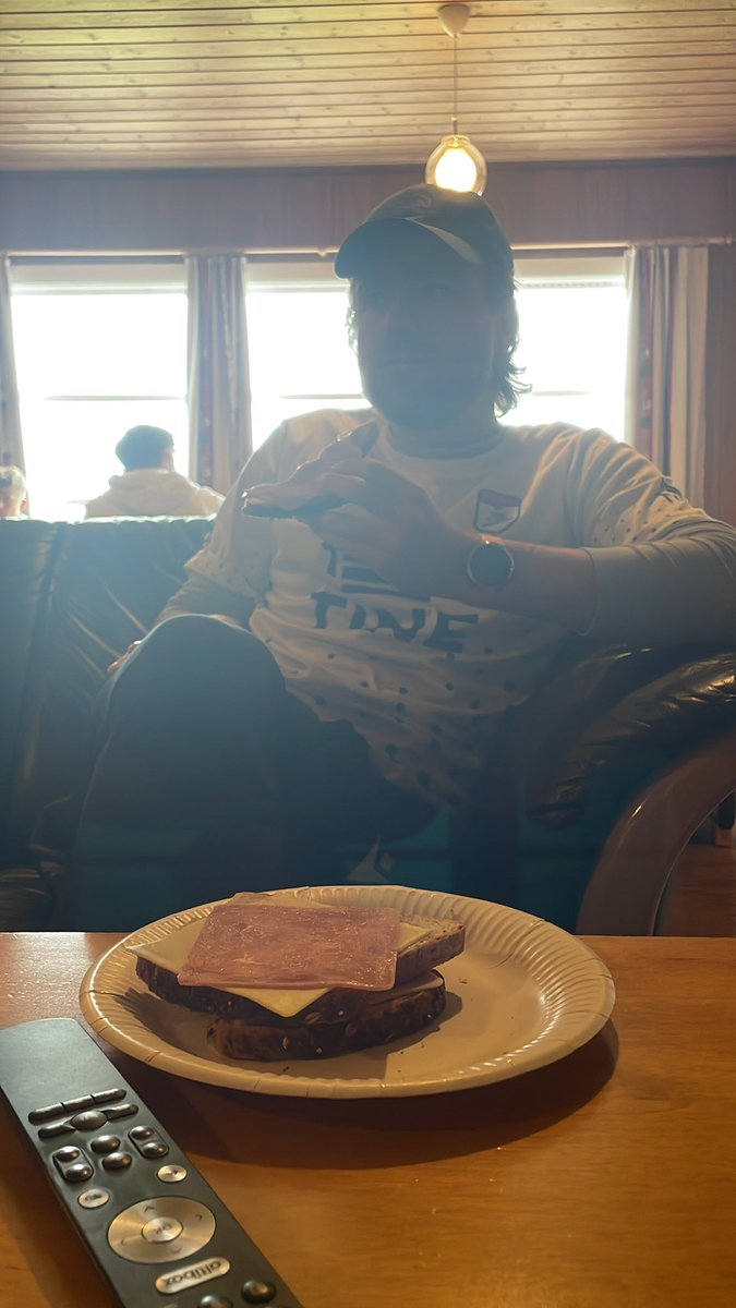 Psykopat trekk å ha skinko øve osten? 🫣