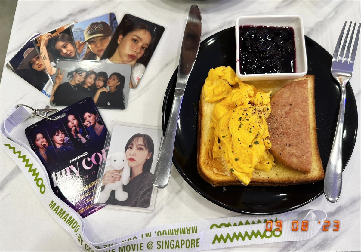 rin_4364's tweet photo. Pre-Movie Cafe Event 💚
#MamamooMovie_sg #mizucafeevent https://t.co/pzCuogyZlr