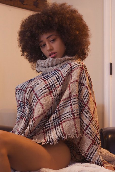 Keep me warm babe 😍 https://t.co/9Kc1ft8GKi<a href="/tag/cosplayer"class="tags"><span>#cosplayer</span></a>