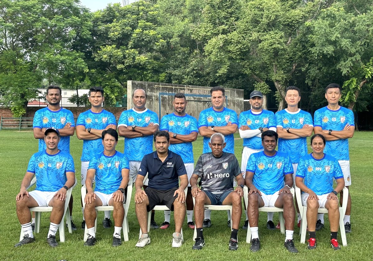 📸 | A batch of 12 coaches are currently undergoing their 1st Module of AFC Pro License Diploma Course in Chandigarh under the guidance of AIFF CTO Vincent Subramaniam and TD Sabir Pasha. #IndianFootball
