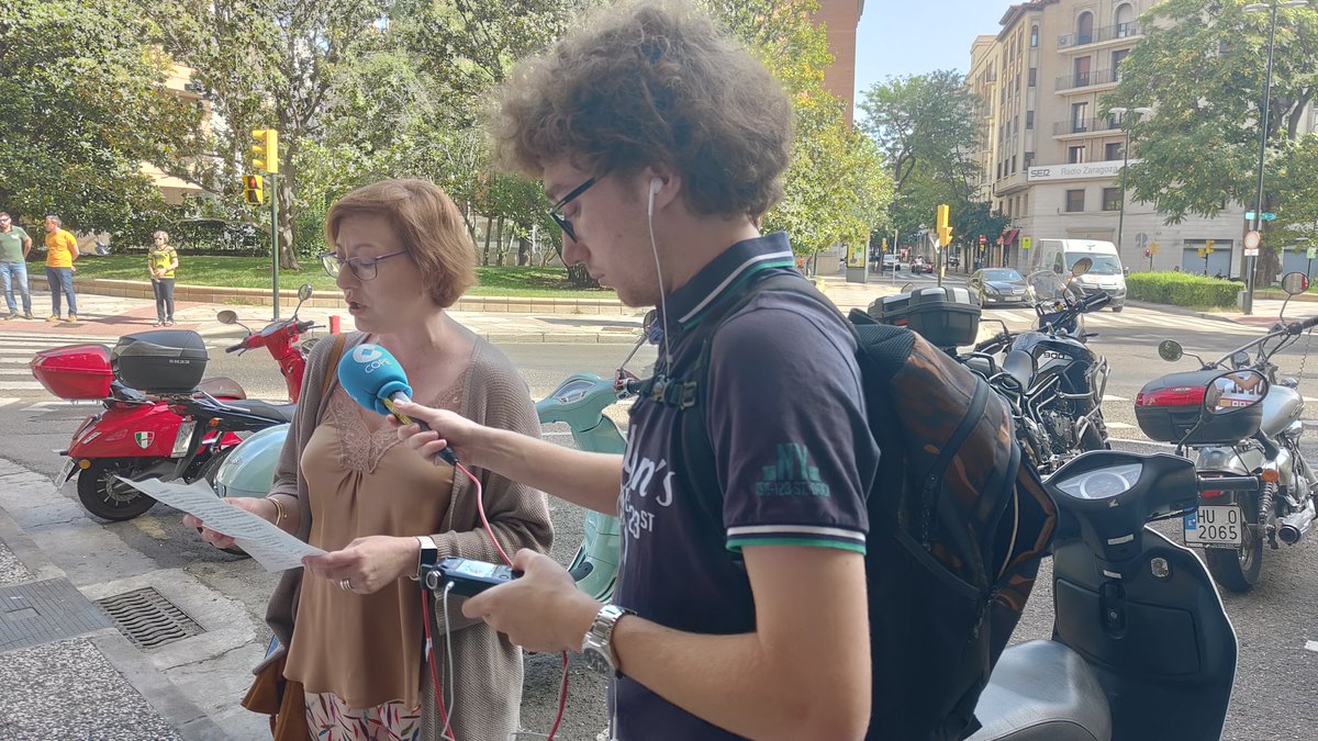 CCOOAragon's tweet photo. ◼️Por desgracia, de nuevo @CCOOAragon nos concentramos para denunciar más muertes en el #trabajo

📌Ayer otro trabajador perdía la vida en Loscos (#Teruel).

📣El primer derecho en el trabajo es seguir vivos.

✊Exigimos nuevo Gob. #Aragón medidas para terminar con esta sangría. https://t.co/GbBA5B8XqX