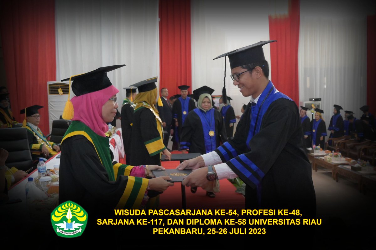 NandaAdePutra's tweet photo. 🎓🎓 https://t.co/951j4GOTfj