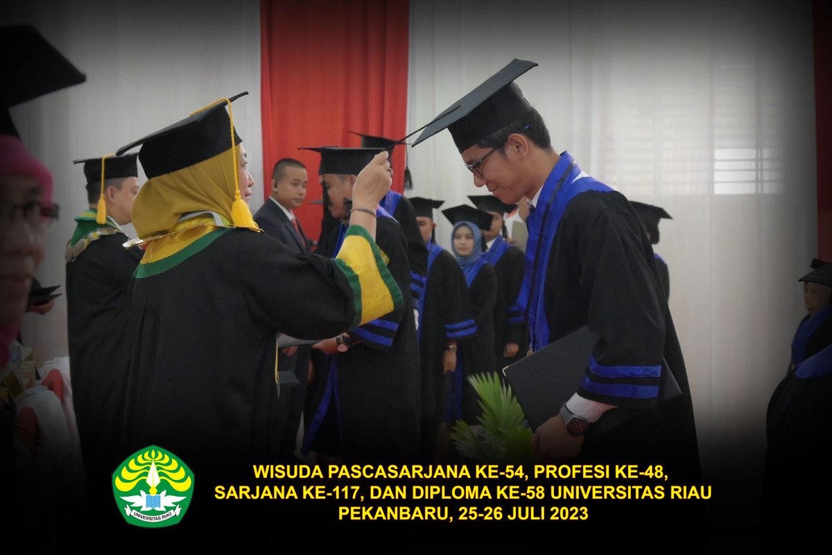 NandaAdePutra's tweet photo. 🎓🎓 https://t.co/951j4GOTfj