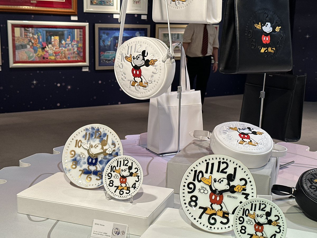 nobi's tweet photo. #有松絞り のミッキー
限定バッグ類　
スカーフ

#MomentsOfMagic 
#WakoGinza #Disney100 https://t.co/0o0KXPCwf0