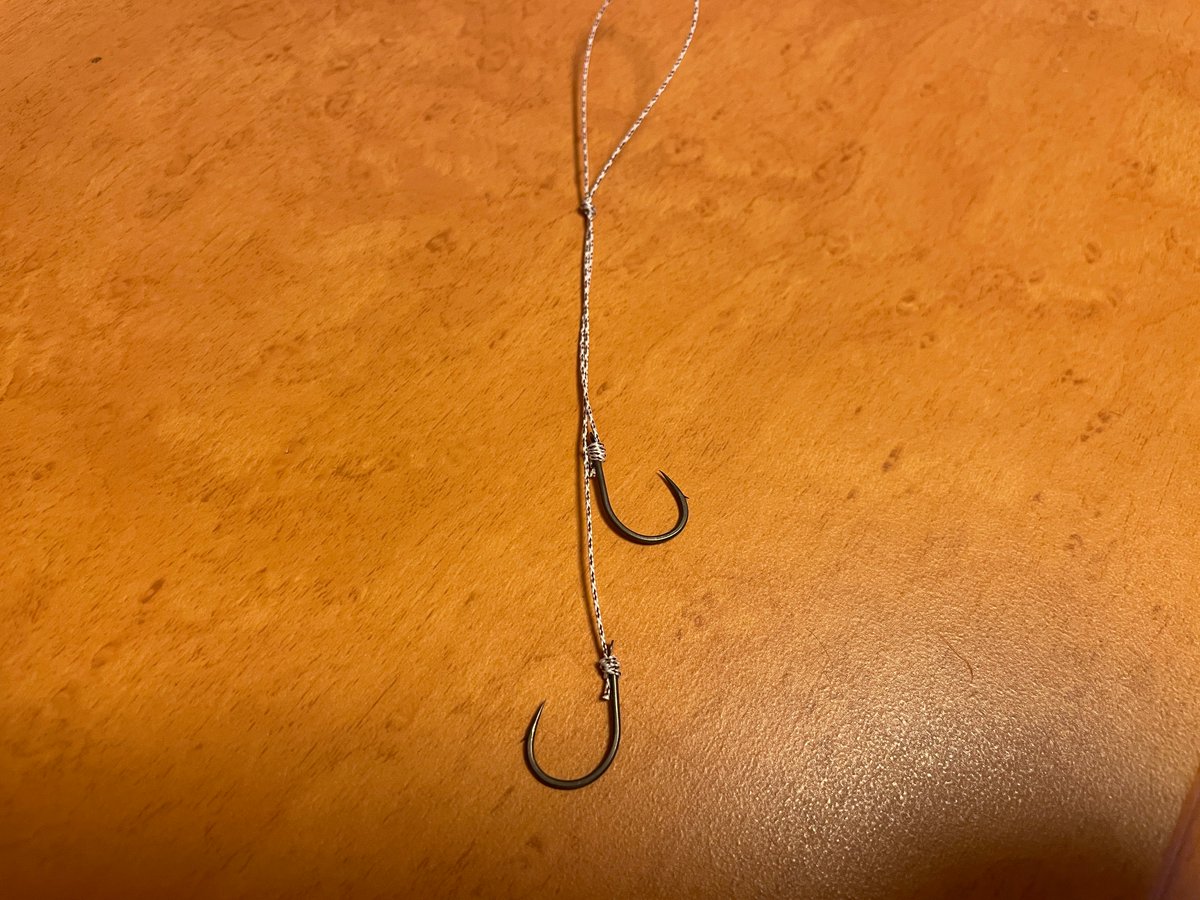 umi_kozo's tweet photo. アウトバーブのフックを手に入れたので
久しぶりに針を結んでみた
出来るもんなのねwww
取り敢えず4セット完了
あれ?これ?
いつ使うの???
#タイラバ
#アウトバーブ
#土肥富
#10号
#PEアシストライン
#35lb
#cultiva https://t.co/VO2tATTyIB