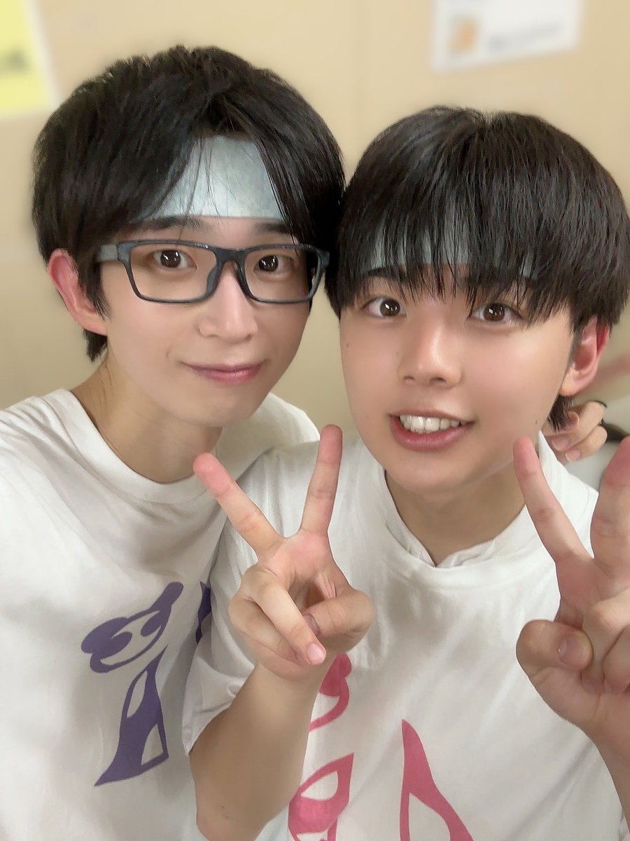 naruki_paragon's tweet photo. #サマーパラゴン2023 in 神奈川🏝️
雨が降ったりやんだりしている中で皆さん待っててくださり本当にありがとうございました（ ;  ; ）配信のみんなも見てくれてありがとう〜🥲今日もすっごく楽しかったです！！久々に披露した楽曲もいかがでしたか〜？🥰
今日はなぎちゃんが冷えピタ貼ってくれた🩷💜 https://t.co/GGUvvQnMWH