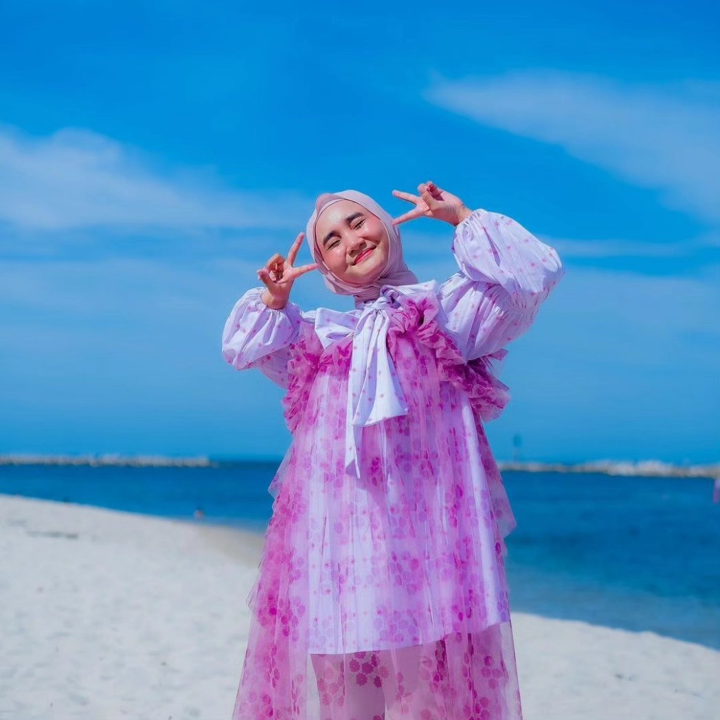 terfatin's tweet photo. Acuhkan waktu menarilah
Temani mentari yang kan terbenam
Bahagia kan sederhana
Selama kita bersama~
🎶#NP - @FatinSL Pelangi dan Hujan https://t.co/03IMPQwmm5