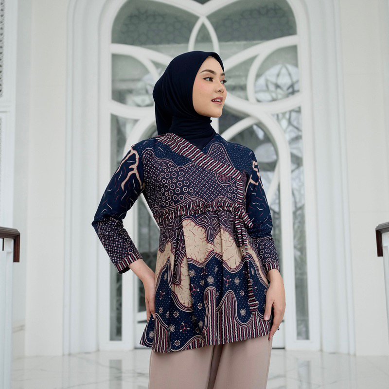 HansyahOny's tweet photo. @OOTDFESS Ini nderr rekomendasi aku buat atasan batik buat ospek atau ngampus kamu yang modelnya modern gak kuno dan aku sertakan realpict nya sekalian so kalau tertarik dan mau samaan aku spill juga olshopnya di QRT ya 🙏 https://t.co/0OMj0tkIwW