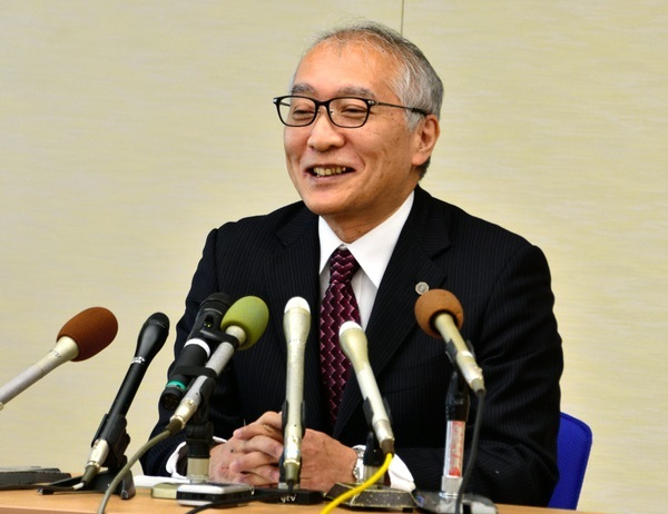 nihonjintamasii's tweet photo. 大阪高裁の裁判長がメッセージ性を理由に
法廷での「日の丸バッジ」の着用を禁じた

原告側は権限の乱用理由に清水響裁判長の証人尋問を申請
実施するかは10月5日の次回期日��判断

国旗の否定は、国家・国民の否定

「大阪高裁・清水響裁判長を証人尋問するべき」

と思う方はリツイートして下さい。 https://t.co/m3Fjk45eKa