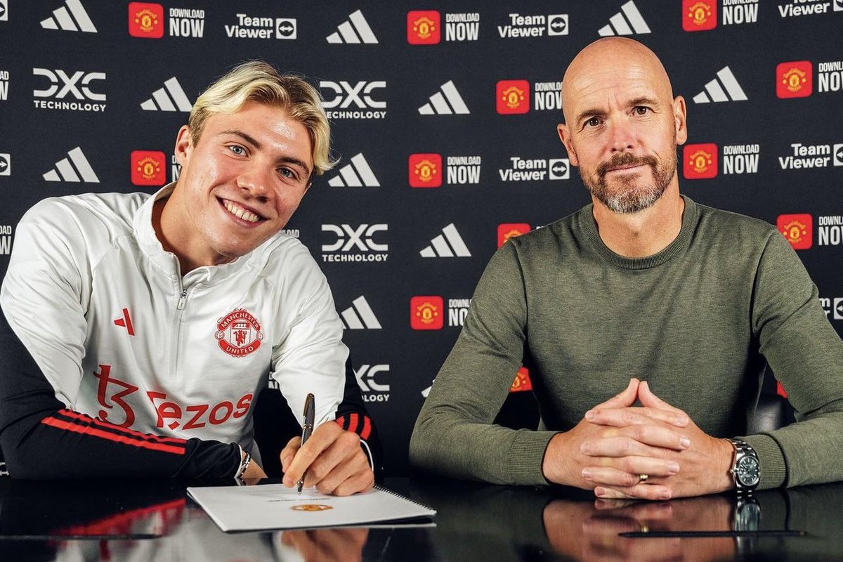 FootyXUpdate's tweet photo. 🔴📰Defender Raffael Behounek has jostled with Erling Haaland and Rasmus Hojlund and it was Manchester United's new £72million signing that left a greater impression on the Austrian defender.[@Daily_Express]

Top signing for United 🔝 https://t.co/2FtG34PoLI