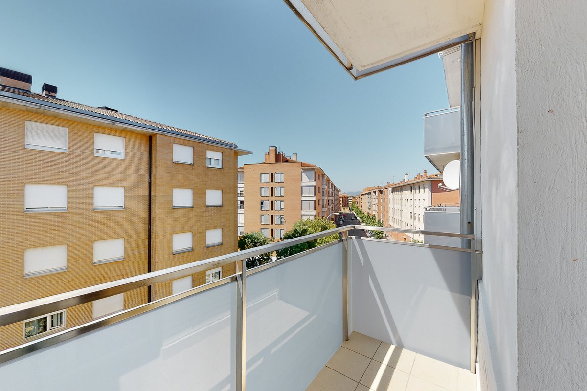 Inmo_DDC's tweet image. Sabíamos que este piso lo tenía todo para enamorar... ¡Y se vendió en un día!
Estaba en #Juslarocha, reformado y listo para su nueva familia ¡y la ha encontrado en tiempo récord!🥰
¿Quieres entrar en nuestra lista de demandantes prioritarios? ¡Click aquí!👉bit.ly/comprar-piso-D…