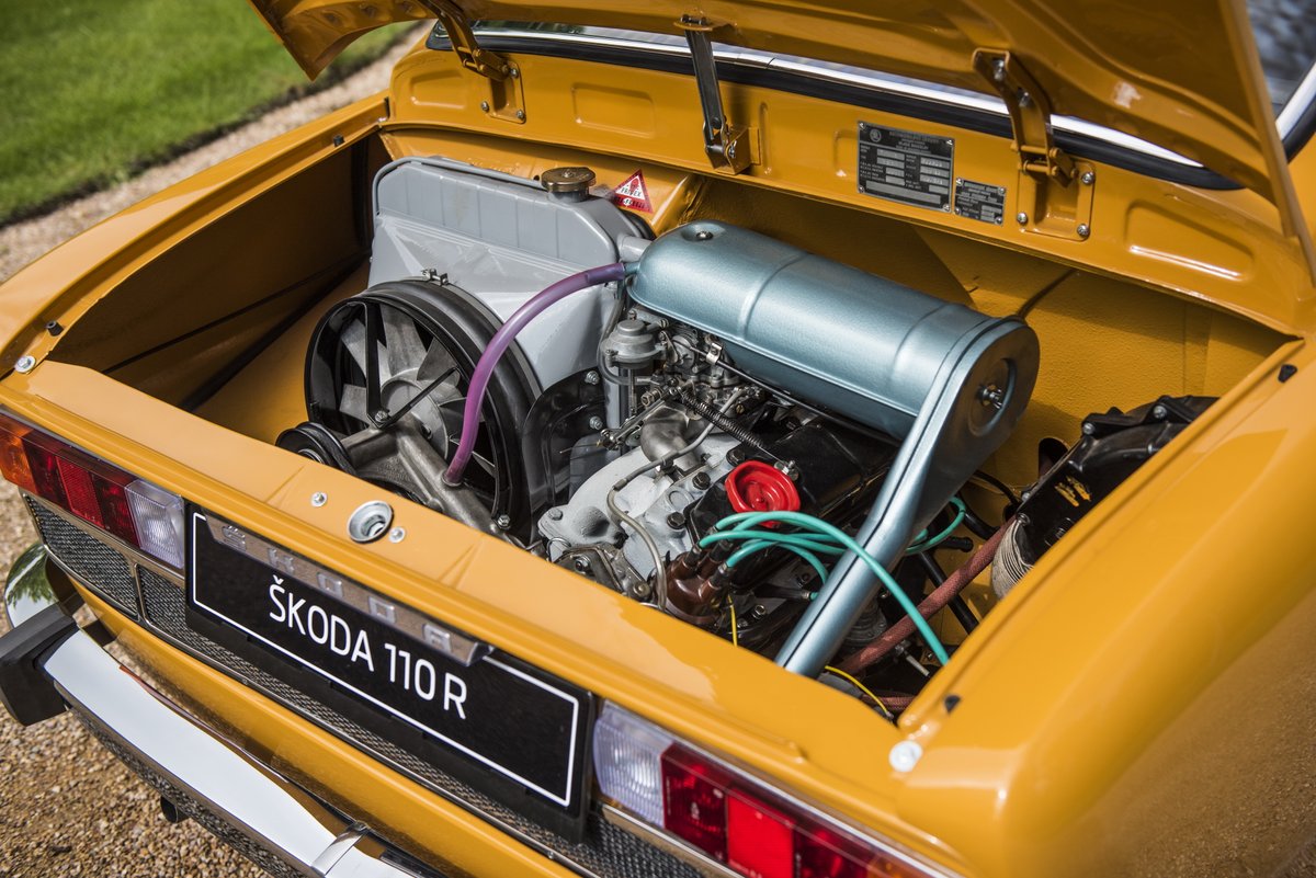skodade's tweet photo. Wusstet ihr, dass der Škoda #110R zu seinem #Marktstart 1970 das einzige Großserien-Sportcoupé im Ostblock war? Er basierte auf der erfolgreichen Stufenhecklimousine Škoda S 110 und war auch in den Lackierungen Zitronengelb, Rennrot und Frühlingsgrün bestellbar. https://t.co/bTmb5yte65