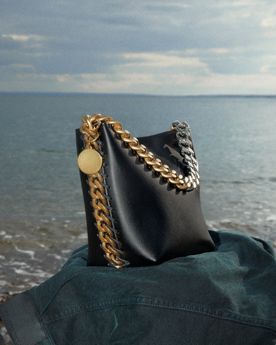 StellaMcCartney's tweet photo. SUMMER OF STELLA: The Frayme tote, handcrafted in Italy from vegan materials.
Our butter-soft alternative to animal leather made with recycled materials, keeping more waste out of oceans and landfills.
Shop the #Frayme in-store and at https://t.co/KHxLwY0G0p.
#StellaMcCartney https://t.co/4MqGPo3iiJ
