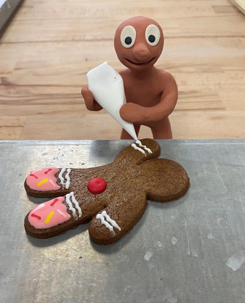 AmazingMorph's tweet photo. A big thank you to our friends @BreadAhead for a fantastic morning visiting their bakery in the beautiful Borough Market. Morph had a fantastic time helping to decorate gingerbread Morphs, and obviously taste testing some delicious baked goods! https://t.co/IvJpKlhIOG