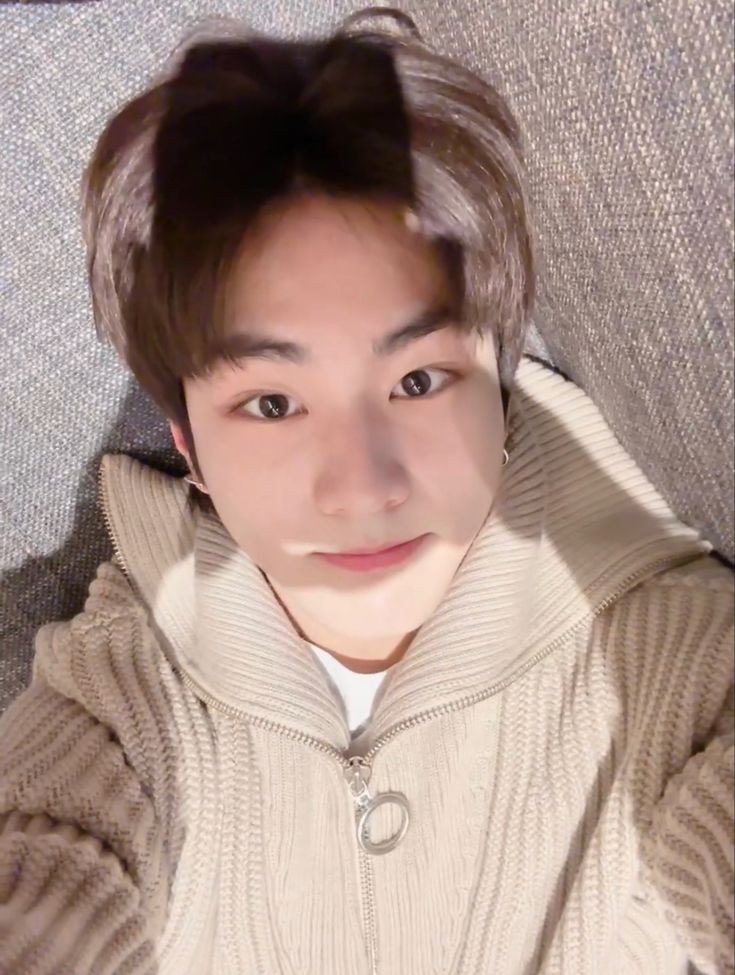 Good afternoon mutuals! Namiss kong magpacute sa tl. Saya kasi tumambay sa ig eh 😆