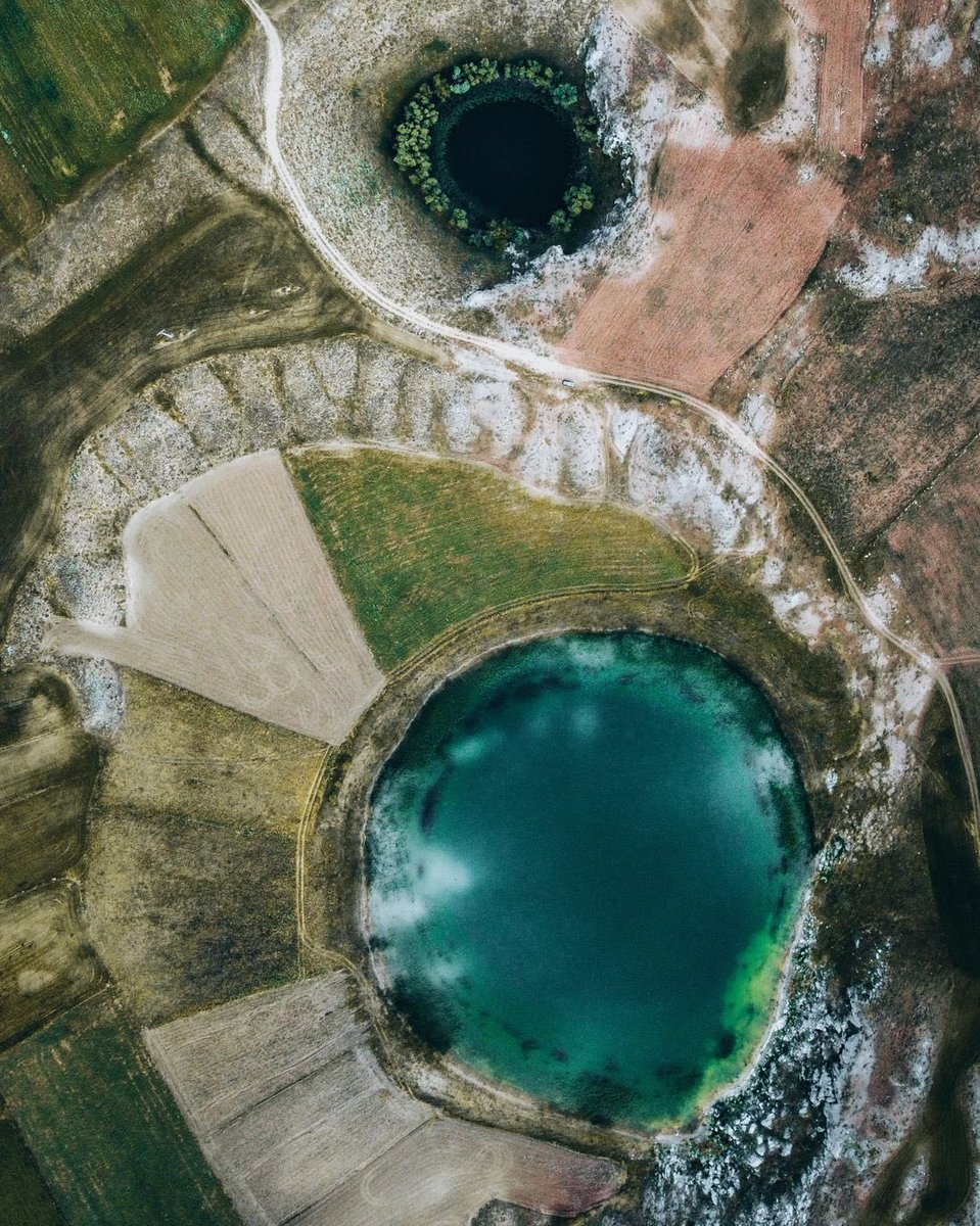 GoTurkiye's tweet photo. In the village of Canova in Sivas, lakes with a unique beauty resembling evil eye beads fascinate visitors. These natural wonder lakes, embraced by nature, await discovery. #Sivas

📸 IG: wittywinky https://t.co/0kzfJjwCTo