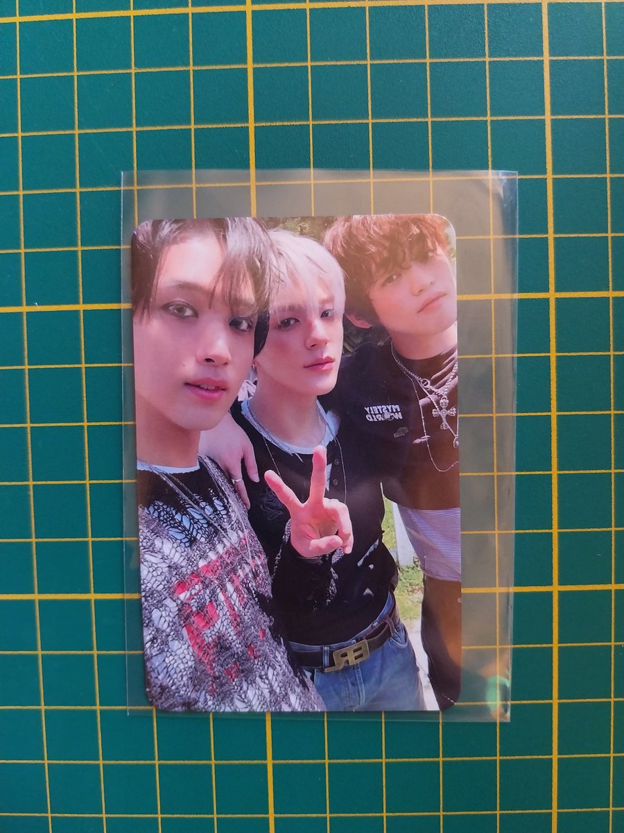 nuri 🤍 (jeno waist holder) tweet media