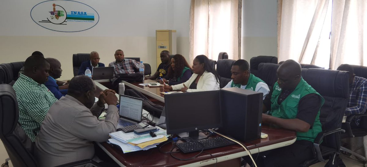 Western_RCC's tweet photo. The teams held highlevel interactive meetings with the minister for health and other MoH stakeholders aimed at identifying strategies to strengthen existing programs and improving partnerships.
@MastercardFdn @CroixRougeCI @sadar institute https://t.co/ZZIhwVPofJ