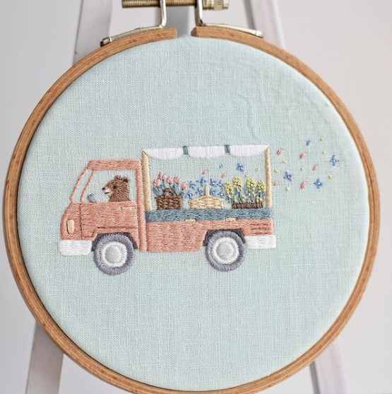 LondonEmbSchool's tweet photo. Who said bears could not drive? We have found a cute embroidery which shows they can!
IG:orso_ricamato90
#embroidey #bear #cute #hoop #craft #thread #flower #flowershop https://t.co/PpEdMc0YeX