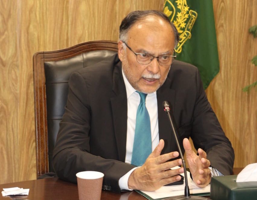 PlanComPakistan's tweet photo. Minister Ahsan Iqbal's vision for AI advancement is game-changer!

He led a high-profile meeting with AI Taskforce members, charting roadmap for Pak's technological journey. His strategic plan, including Rs.500M fund for each center ensures sustained innovation &amp; self-sufficiency https://t.co/180deeSWhh
