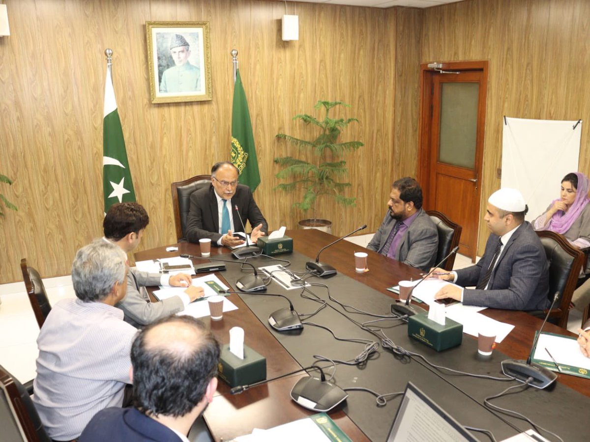 PlanComPakistan's tweet photo. Minister Ahsan Iqbal's vision for AI advancement is game-changer!

He led a high-profile meeting with AI Taskforce members, charting roadmap for Pak's technological journey. His strategic plan, including Rs.500M fund for each center ensures sustained innovation &amp; self-sufficiency https://t.co/180deeSWhh