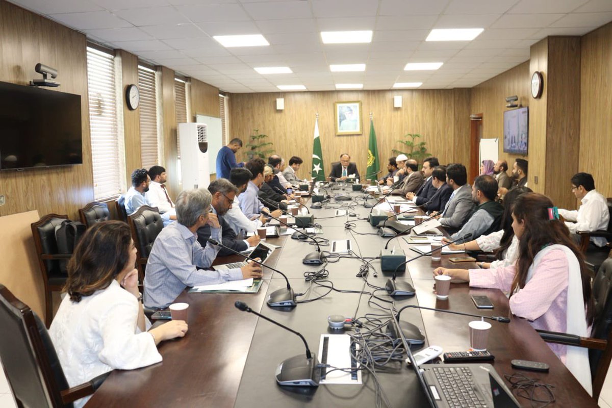 PlanComPakistan's tweet photo. Minister Ahsan Iqbal's vision for AI advancement is game-changer!

He led a high-profile meeting with AI Taskforce members, charting roadmap for Pak's technological journey. His strategic plan, including Rs.500M fund for each center ensures sustained innovation &amp; self-sufficiency https://t.co/180deeSWhh
