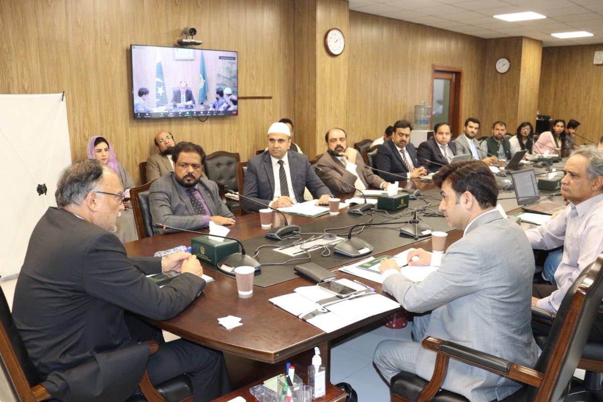 PlanComPakistan's tweet photo. Minister Ahsan Iqbal's vision for AI advancement is game-changer!

He led a high-profile meeting with AI Taskforce members, charting roadmap for Pak's technological journey. His strategic plan, including Rs.500M fund for each center ensures sustained innovation &amp; self-sufficiency https://t.co/180deeSWhh