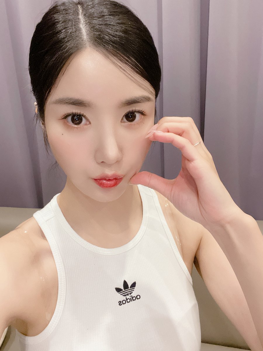 권은비 (KWON EUNBI) tweet media