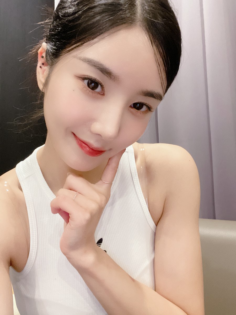 권은비 (KWON EUNBI) tweet media