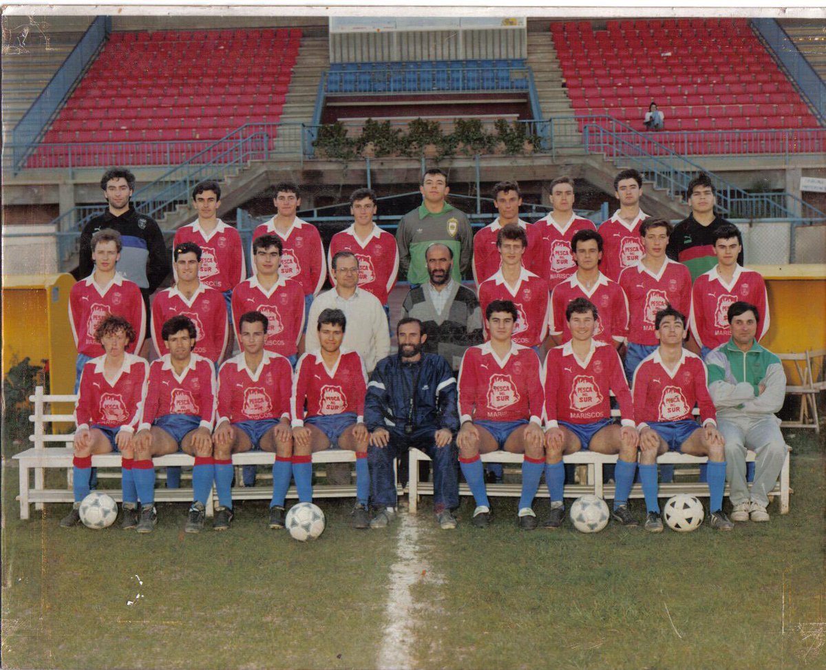 david_cherokee's tweet photo. 🚨FELICIDADES🚨 al @RealAvilaCF por sus 100 años de Historia del fútbol abulense.
Orgulloso de pertenecer a la familia encarnada ❤️💙.
#vamosavila 
#CentenarioRealÁvila https://t.co/8Vx5bcVCR7