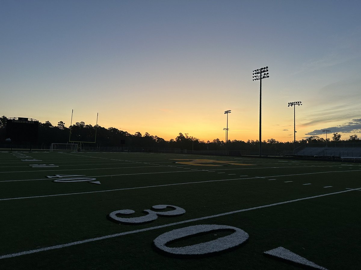 MCFootballPack's tweet photo. Scrimmage Day!! 🐺

ALL IN COMPETE

#OnePackOneGoal https://t.co/2NyrcvQATS