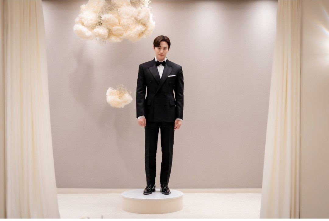ullalilla1's tweet photo. Groom and suit options Lord &amp;Tailor ❤️ 
#환더랜랜많관부   #이준호 #Leejunho 
 #Kingtheland #lordandtailor https://t.co/KBhbfrzdaT