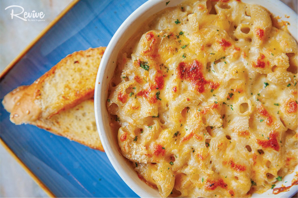 RevivebyArk's tweet photo. This baked Mac and cheese is melty, creamy, dreamy made to melt your heart 🧀💕

Visit us at plot 4 lower Kololo terrace road.

#revivebyark #CheeseMagic #CheesePassion #ReviveWithCheese #CheeseObsession #CheeseLoversUnite #CheeseFever 🎉 https://t.co/gH326Q7JGU