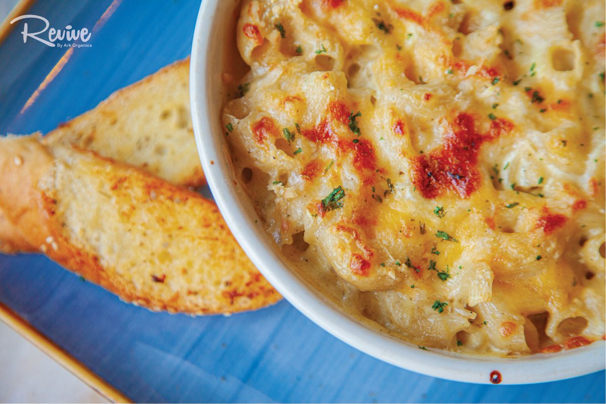 RevivebyArk's tweet photo. This baked Mac and cheese is melty, creamy, dreamy made to melt your heart 🧀💕

Visit us at plot 4 lower Kololo terrace road.

#revivebyark #CheeseMagic #CheesePassion #ReviveWithCheese #CheeseObsession #CheeseLoversUnite #CheeseFever 🎉 https://t.co/gH326Q7JGU