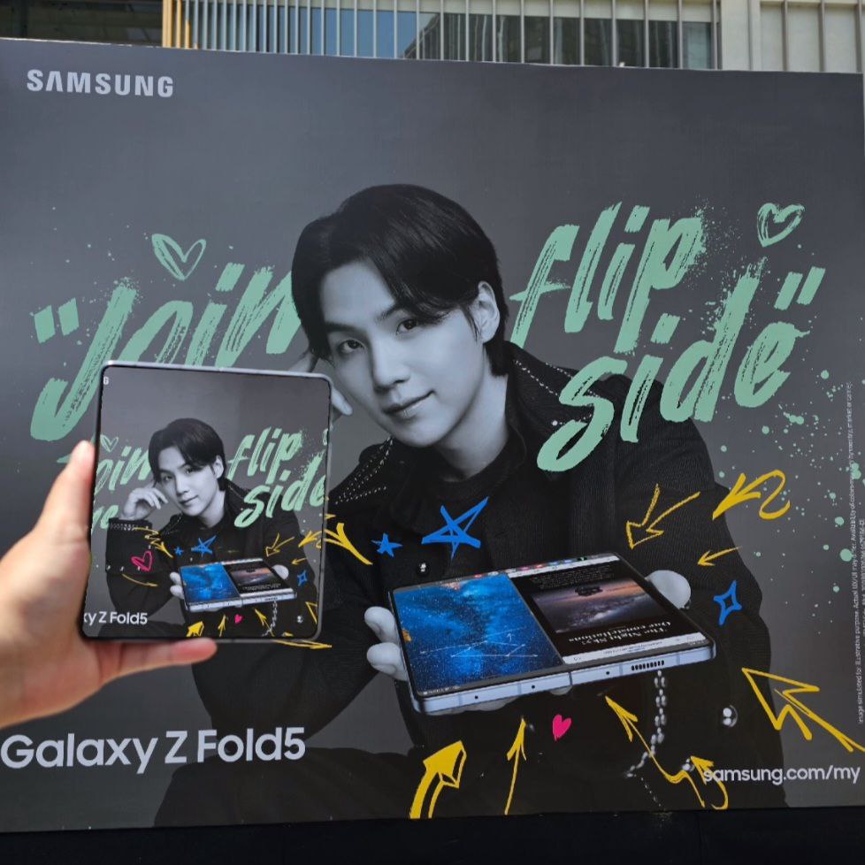 SamsungMalaysia's tweet photo. Don’t you just love seeing the #SUGA + #GalaxyZFold5 duo? ⭐ 💯 

Head on over to Galaxy Space @ Pavilion KL now until 16 August to capture lovely moments with your bias!

#GalaxyZFlip5 #JoinTheFlipSide #GalaxyxSUGA #MYFlipTown https://t.co/u40rqTQOqS