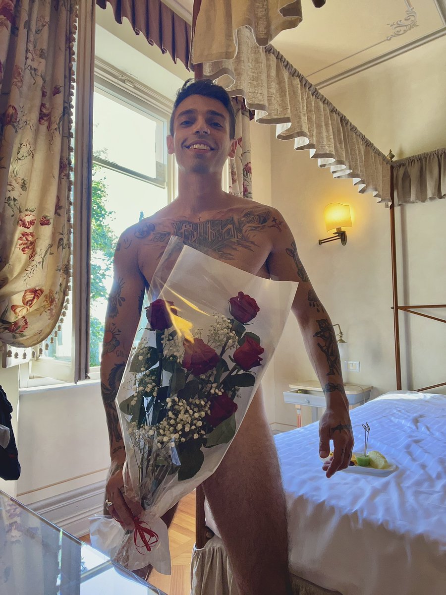 SerchoUfficiale's tweet photo. uooooo “Fammi Di Tutto” 🌹🤣 da domani a mezzanotte disponibile ovunque🎵 pronti a fare il 🔥 !?!? #Sercho https://t.co/fxNtsKi0rx