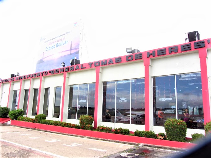 MarioBuffone70's tweet photo. AEROPUERTO GENERAL TOMÁS DE HERES. Ciudad Bolívar, #Bolivar. Fue ampliado y remodelado entre octubre de 1976 y noviembre de 1978, durante la primera administración del presidente Carlos Andrés Pérez. #ObrasDeLaDemocracia https://t.co/aAWejossmY