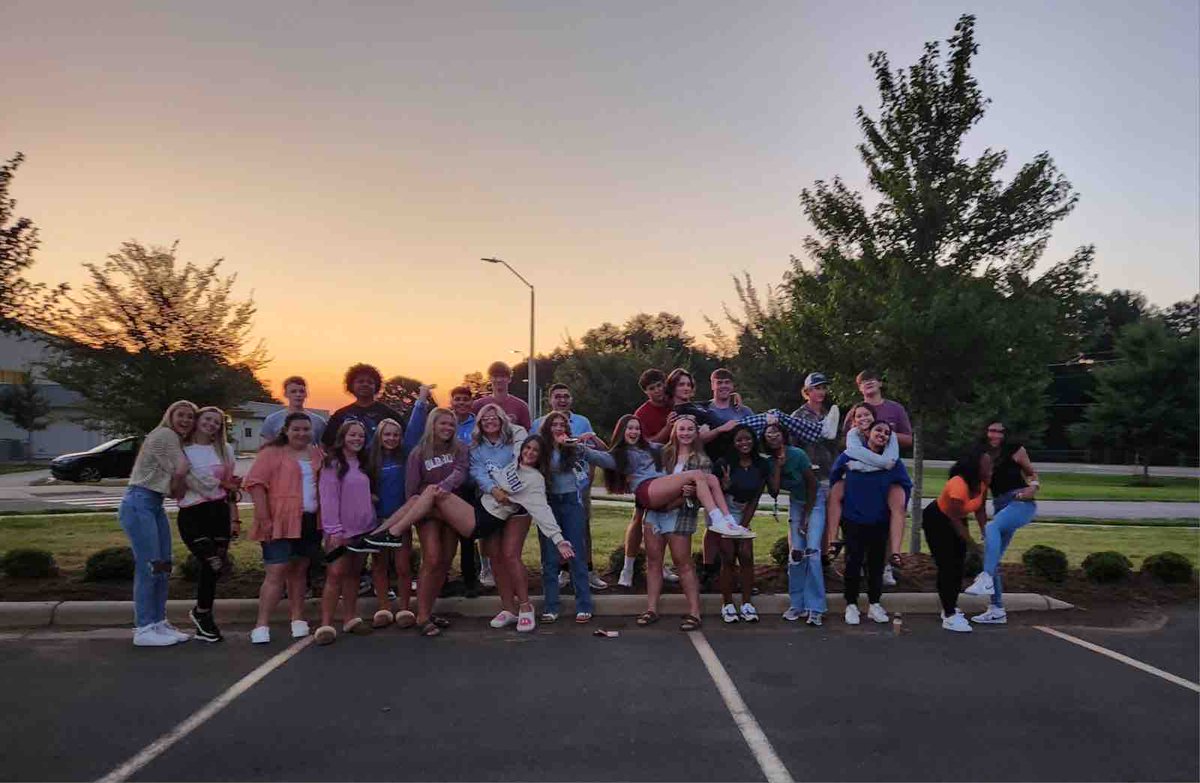 vancecharter's tweet image. ☀️The sun has RISEN on their SENIOR year!  ☀️

Vance Charter Class of 2024!!!