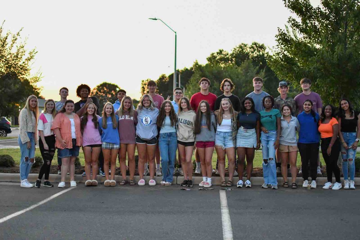 vancecharter's tweet image. ☀️The sun has RISEN on their SENIOR year!  ☀️

Vance Charter Class of 2024!!!