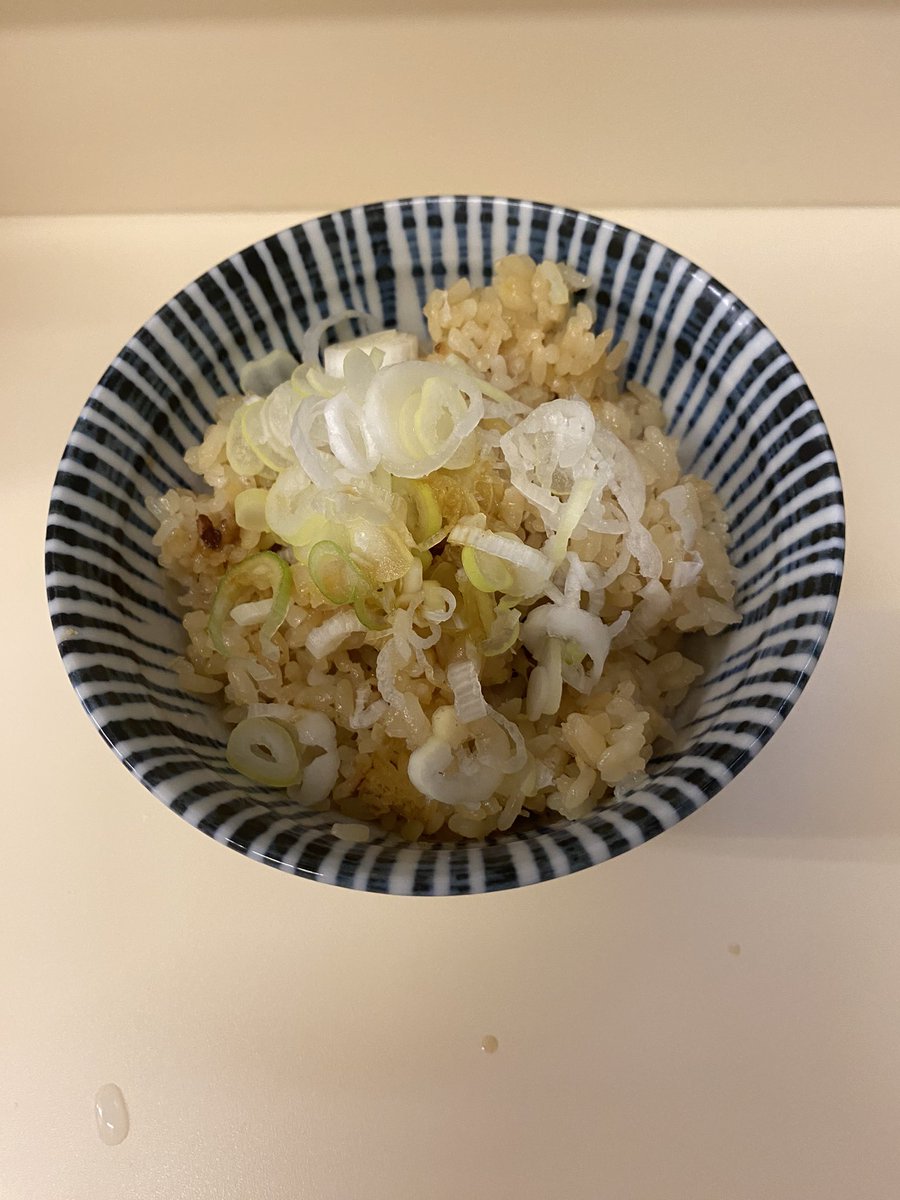 二丁目ラーメンさん
アッキーの濃厚豚骨煮干ラーメン大盛肉増し味玉＋しょうがご飯

すっごい煮干しでめちゃ旨い✨
今日は二丁目と決めてたら限定と被った。

器おっきいしスゥプは無理かなぁと思ったけど、美味すぎて飲み干してもた…
しょうが🍚は炊込みな感じで味が染みて絶品✨

ご馳走様でした😍