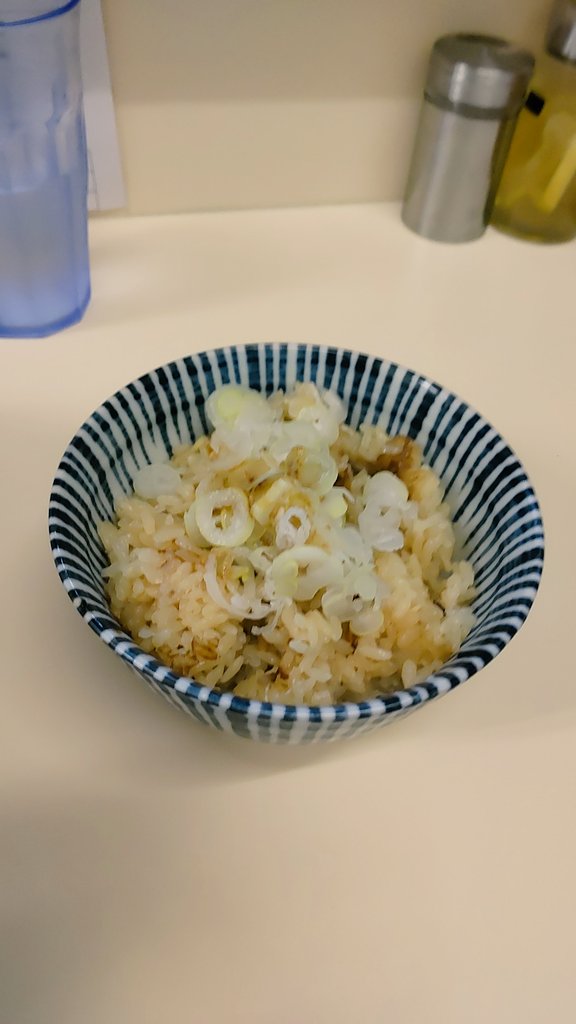 2023/08/09(水)
自家製麺 二丁目ラーメン@橋本

アッキーの濃厚豚骨煮干ラーメン(塩) ¥1200
生姜ごはん ¥200

外待ち中も煮干しのいい香り
煮干し強めの好みな濃厚スープ
スープが美味しくて完飲寸前
いつかビール飲みたい