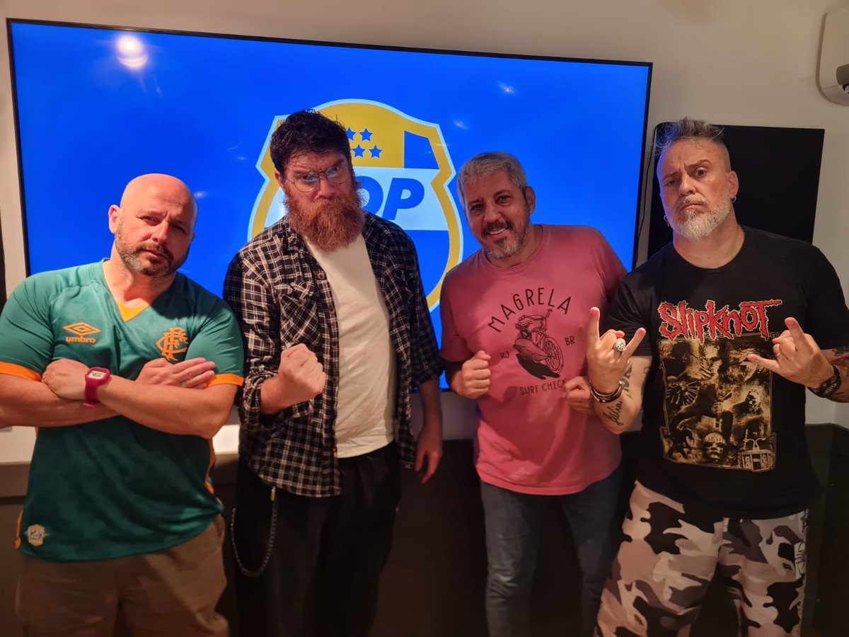 AlexCalheiros01's tweet photo. Recebemos no @popbolaoficial da @mixriofm o grande vascaínos e grande camarada @jimmylondonaqui convite feito para uma canja no Rock na Barreira! Aqui é @VascodaGama #vasco #matanzaritual https://t.co/RD4RKKolv0