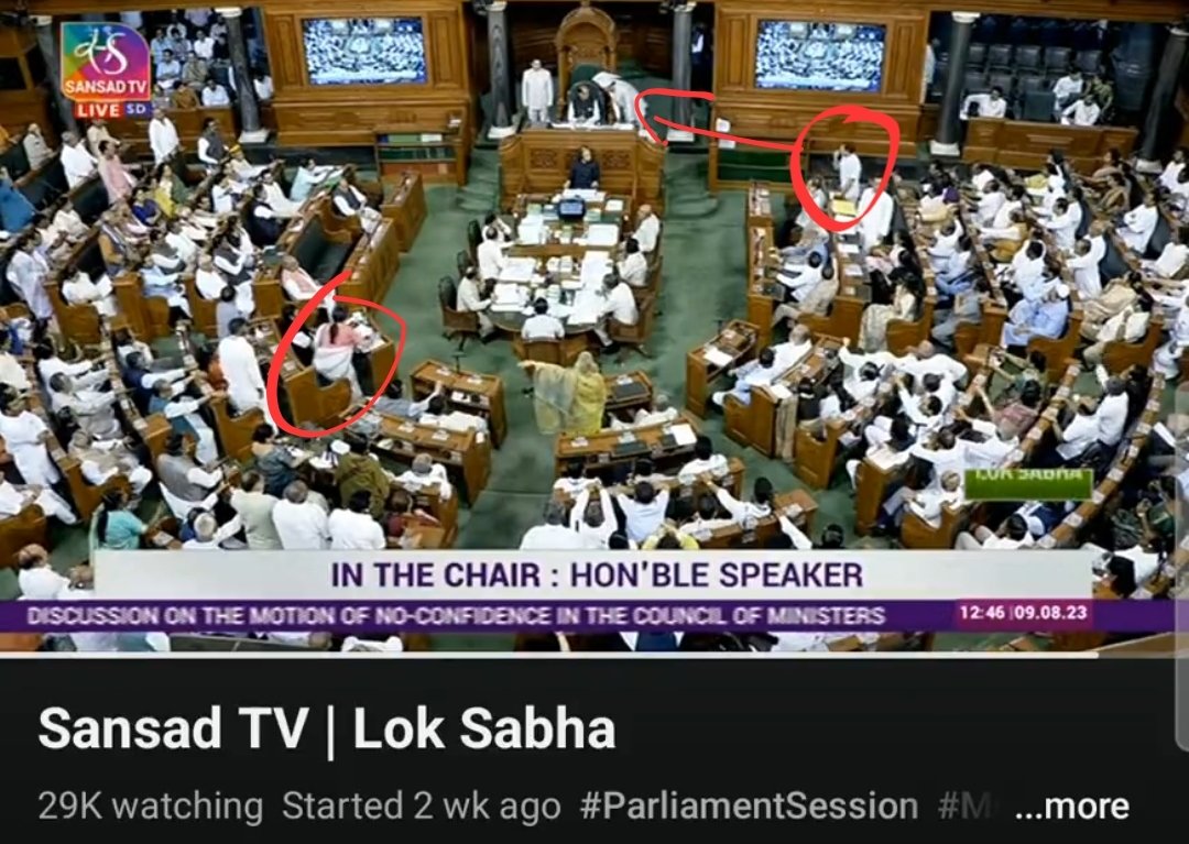 zoo_bear's tweet image. Right Wing trolls are trying to prove Rahul Gandhi was giving 'Flying kiss' to @smritiirani by cropping her pic from full frame.