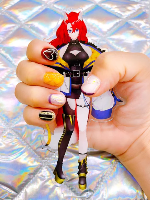 #女将さんV イメージでネイルしてもらったー!カワイイ!  天才砂糖( )ありがとうー!!  自分の爪が長いの苦手だから切ってから行ったら怒られたwww
